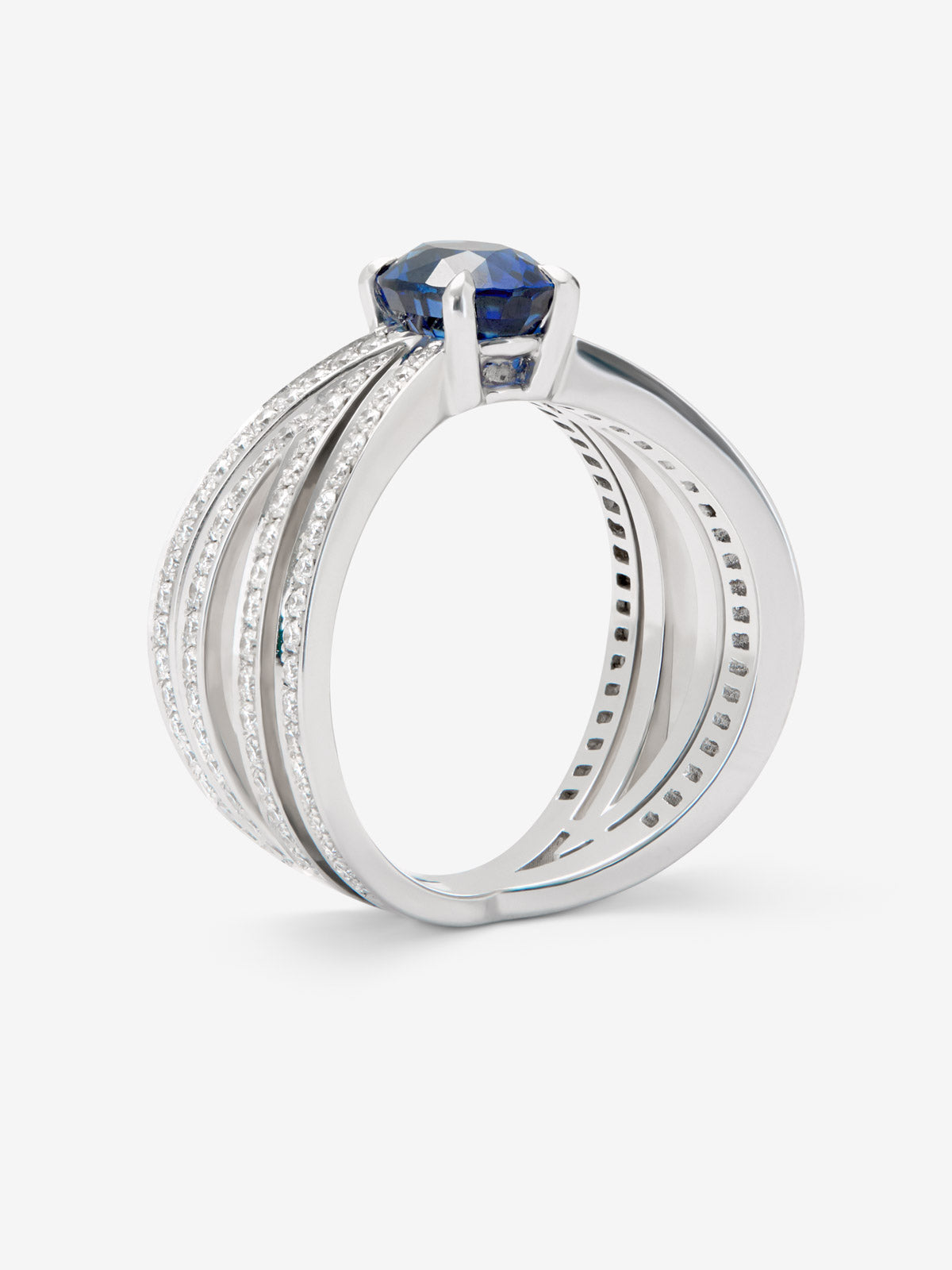 18K white gold multi-arm ring with oval-cut blue sapphire of 2.39 cts and brilliant-cut diamonds with a total of 0.98 cts