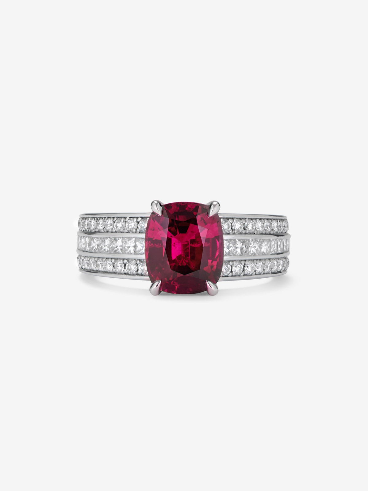 Anillo de Alta Joyería en oro blanco de 18K con rubí sangre de pichón y diamantes