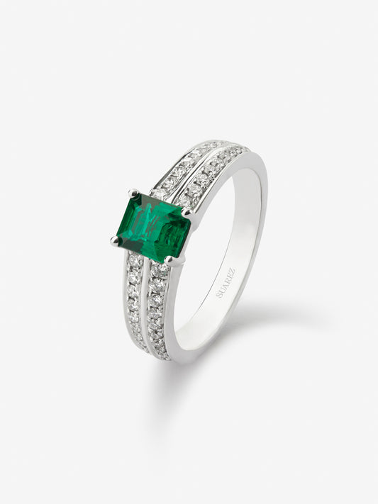 18K white gold ring with octagonal cut emerald of 0.62 cts and 52 brilliant cut diamonds with a total of 0.18 cts