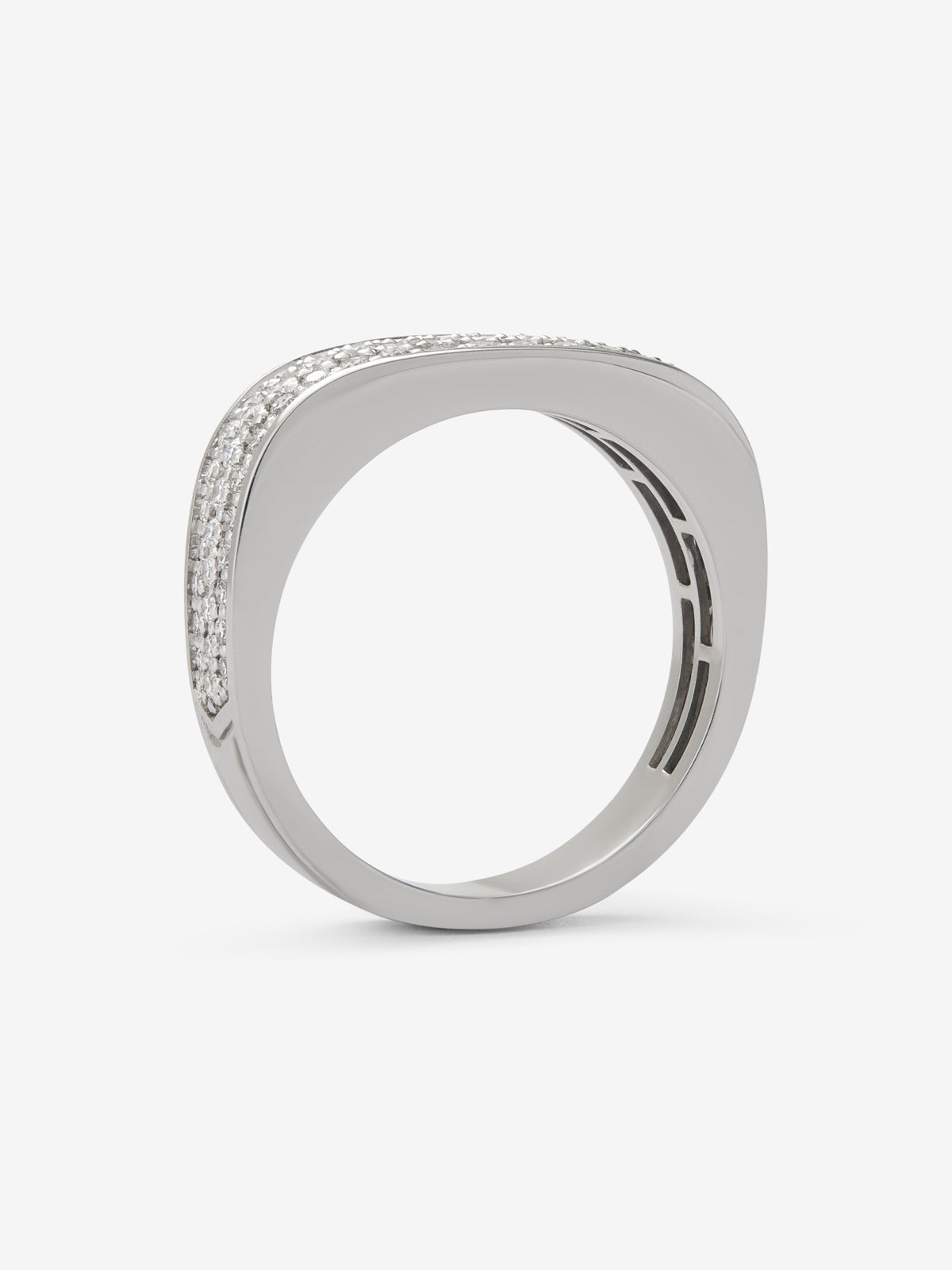 Anillo de oro blanco de 18K con pavé de diamantes en talla brillante