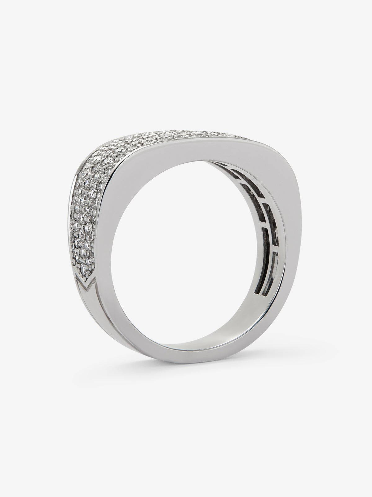 Anillo de oro blanco de 18K con pavé de diamantes en talla brillante