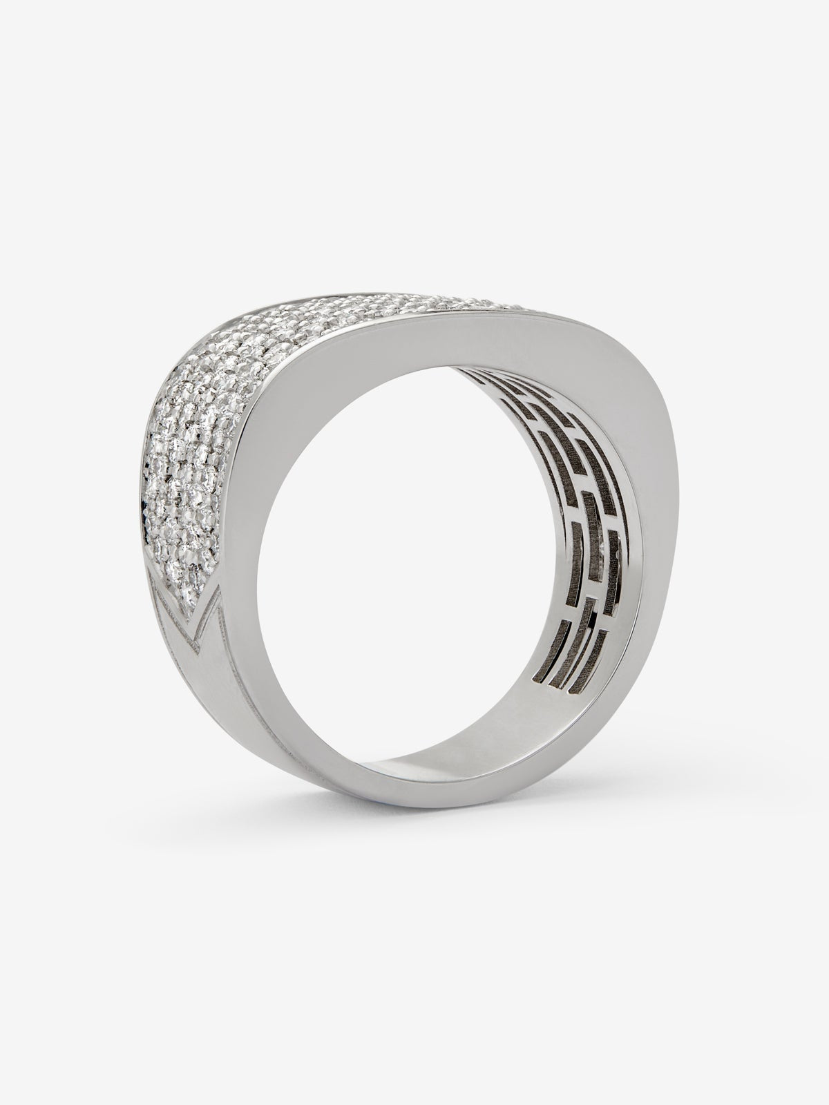 Anillo de oro blanco de 18K con pavé de diamantes en talla brillante