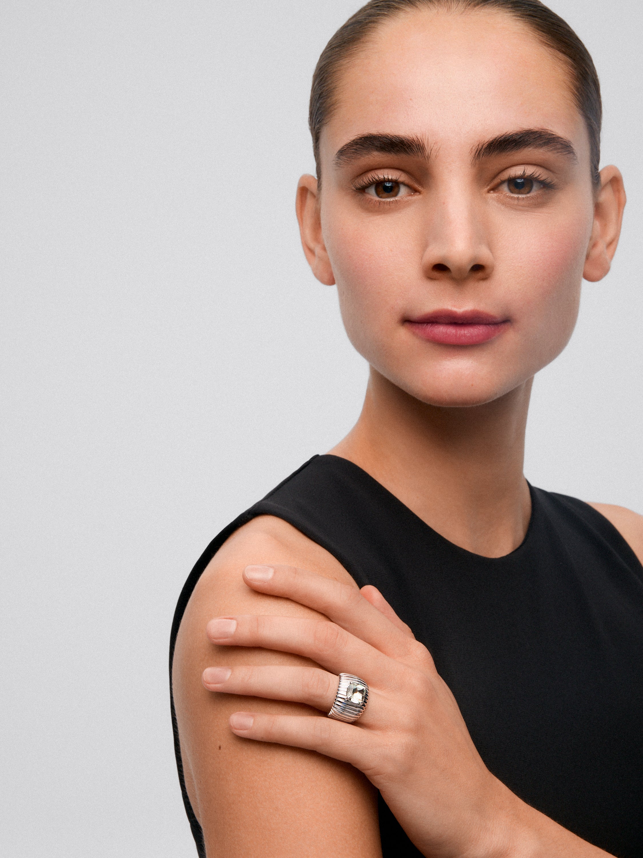 Anillo gallonado de plata 925 con amatista verde