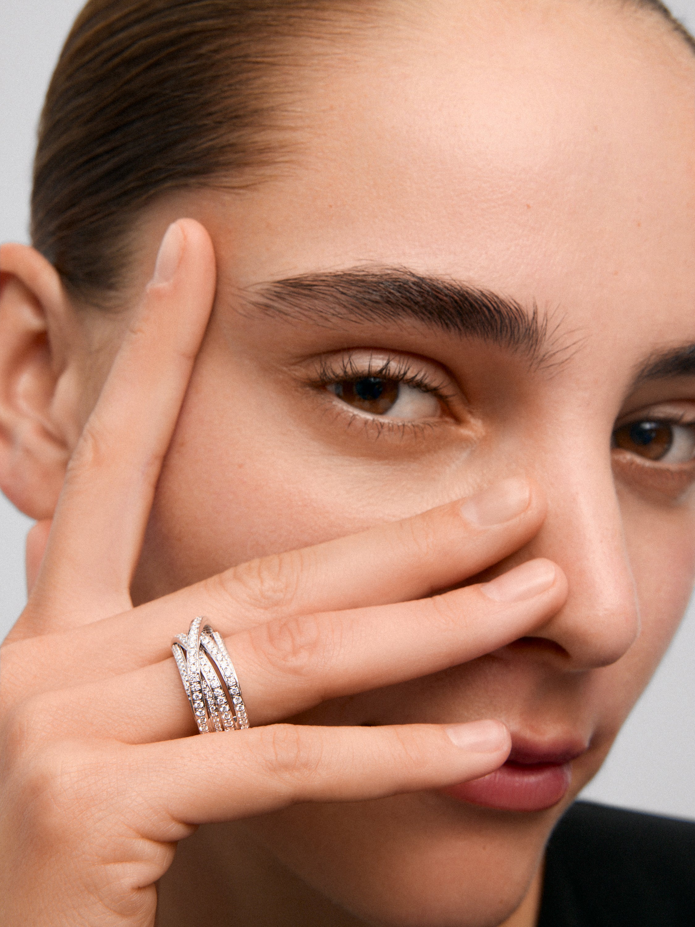 Cross ring in 18K white gold with 169 brilliant-cut diamonds with a total of 1.4 cts
