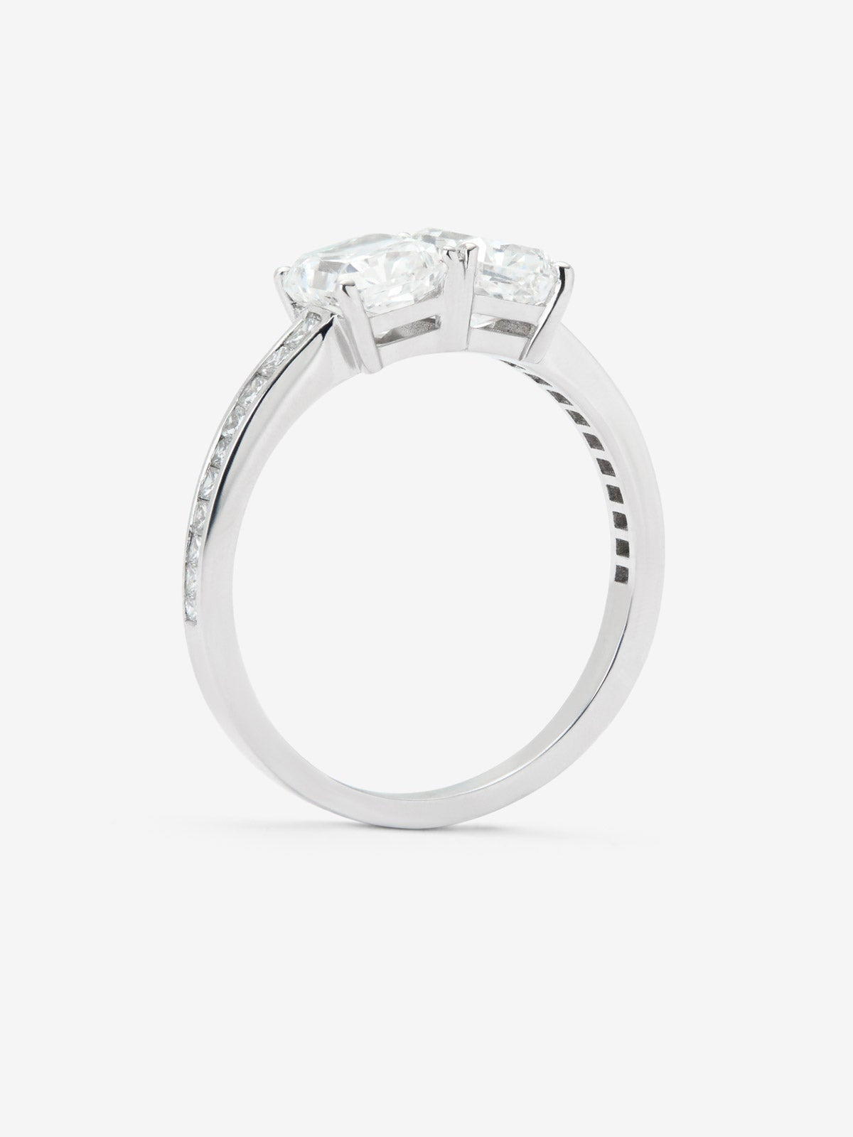 Anillo de Alta Joyería en oro blanco de 18K con diamantes