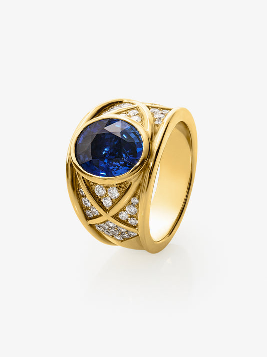 Anillo de oro amarillo de 18K con zafiro azul vivid en talla oval de 4,6 cts y 40 diamantes en talla brillante con un total de 0,5 cts