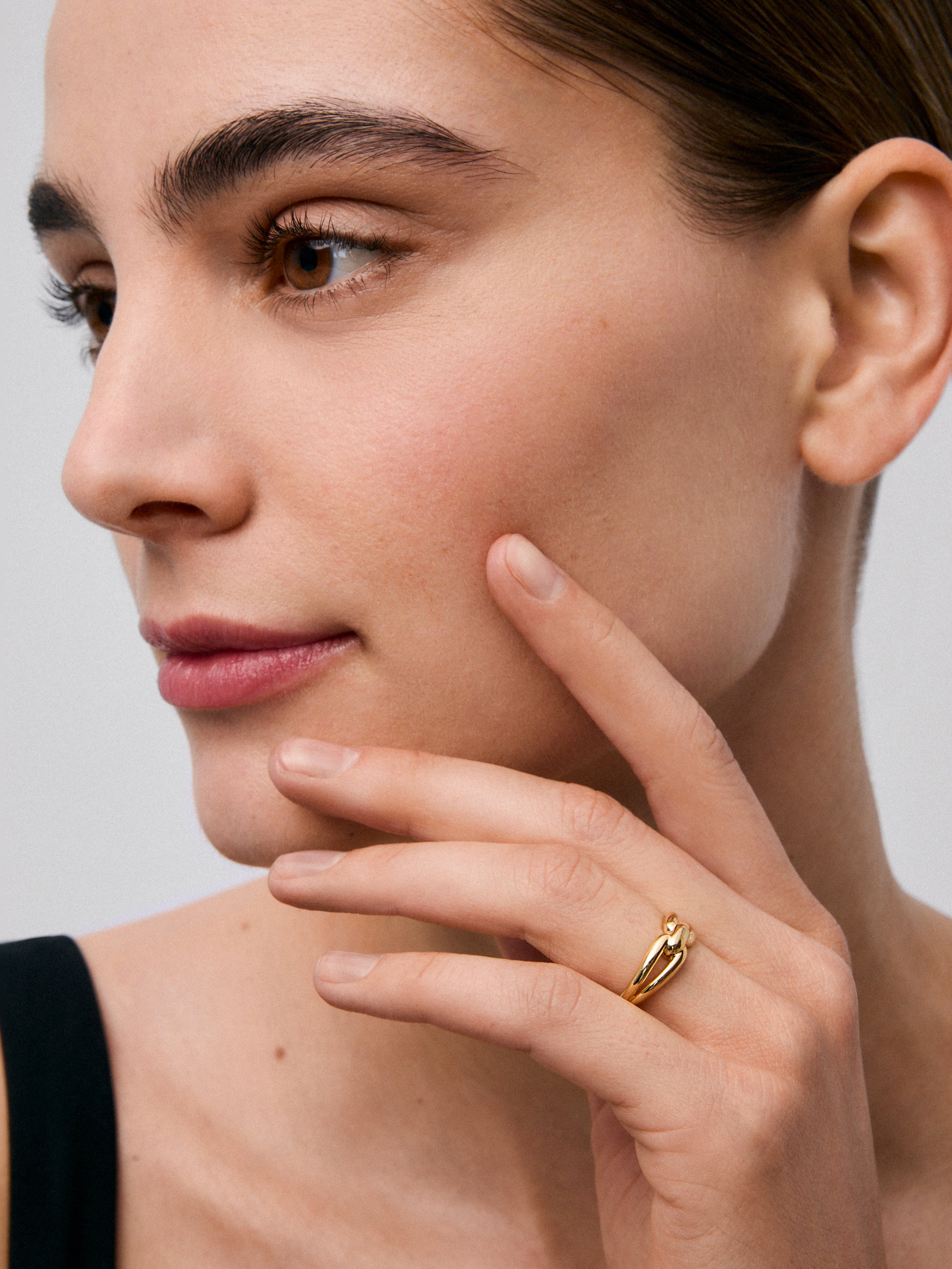 Anillo mini eslabón de oro amarillo de 18K