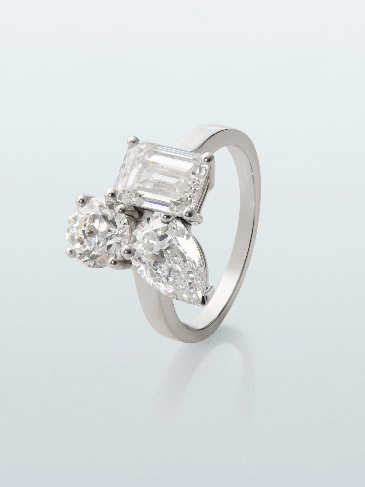 Anillo de Alta Joyería en oro blanco de 18K y diamantes