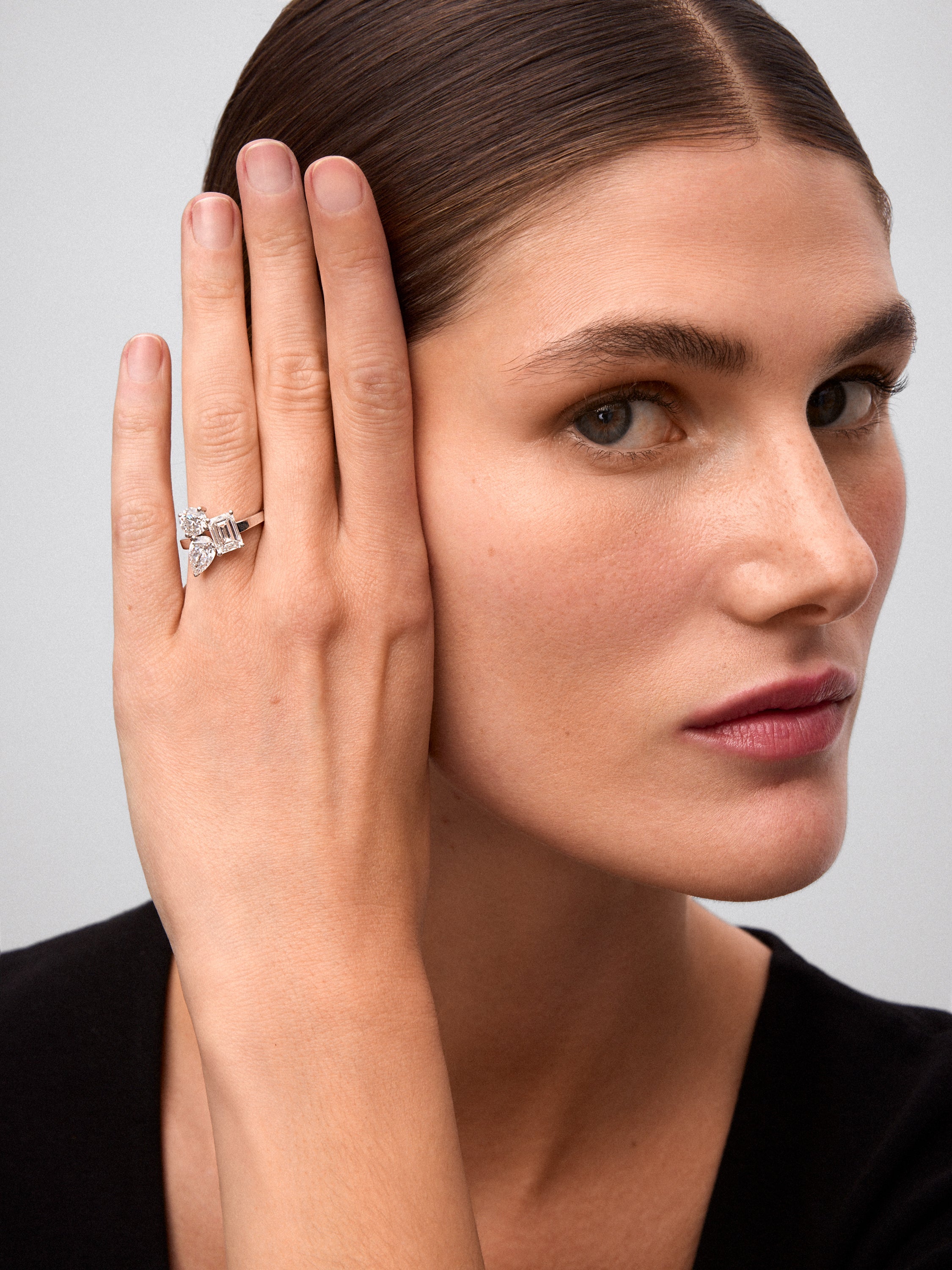 Anillo de Alta Joyería en oro blanco de 18K y diamantes