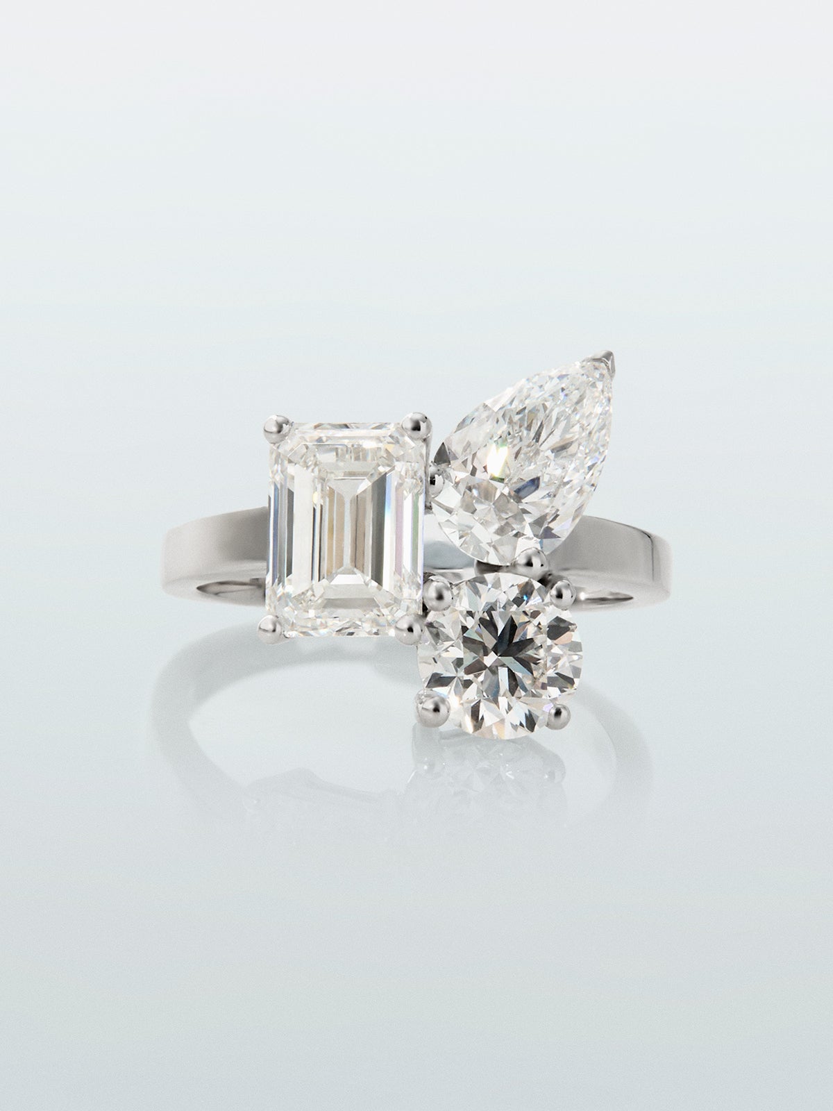 Anillo de Alta Joyería en oro blanco de 18K y diamantes