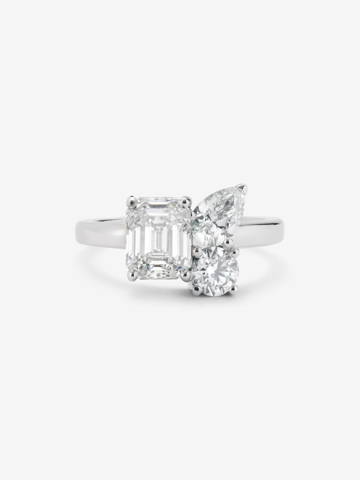 Anillo de Alta Joyería en oro blanco de 18K y diamantes