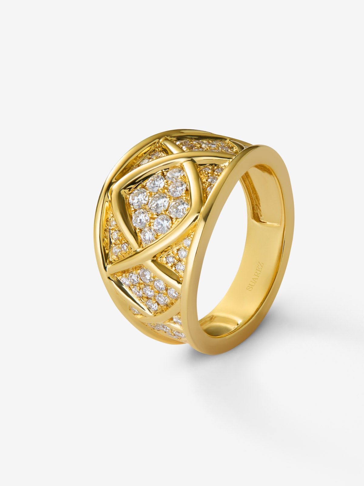 Anillo de oro amarillo con pavé de 55 diamantes en talla brilllante con un total de 0,6 cts