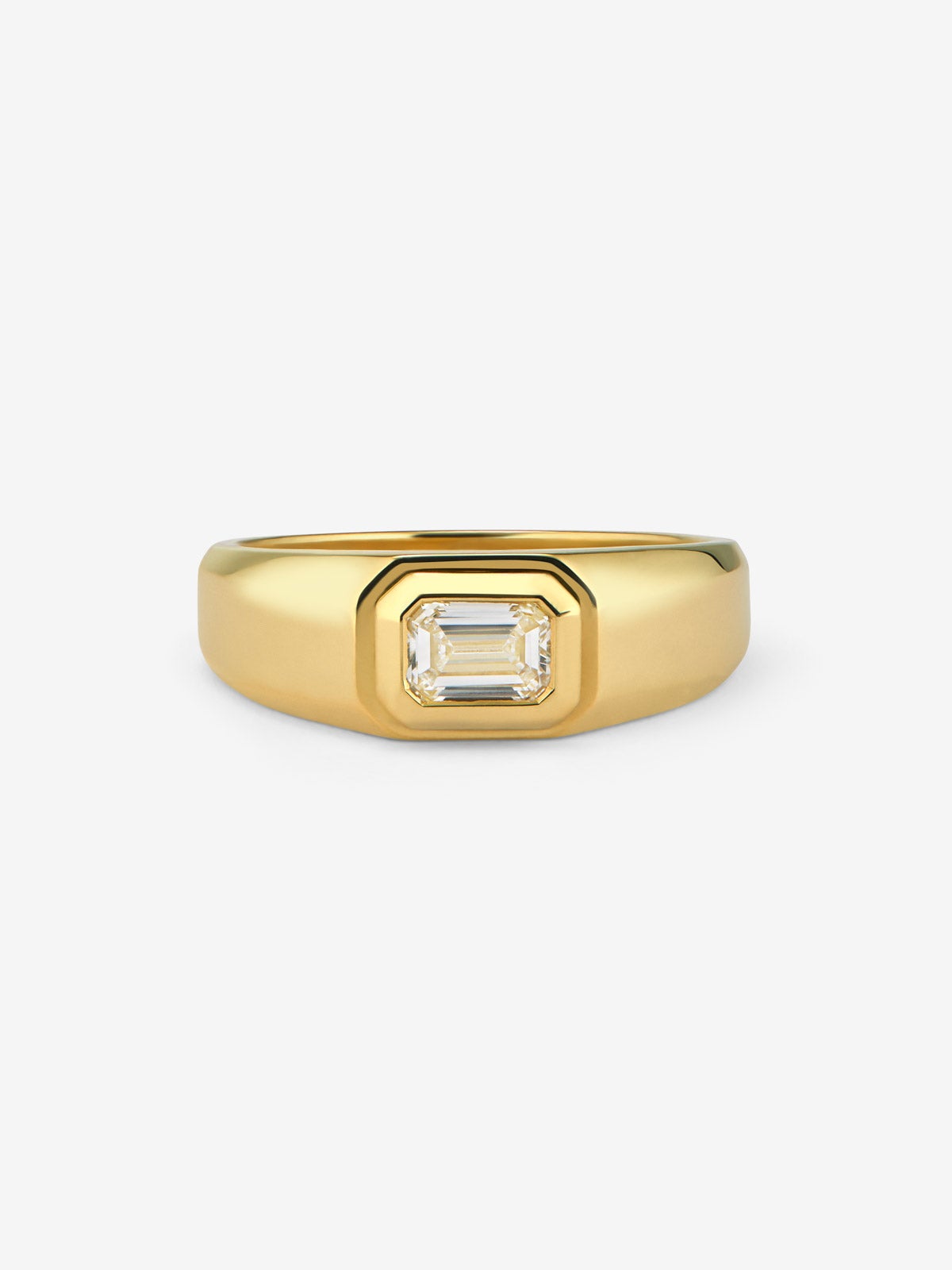 Anillo de oro amarillo de 18K con diamante en talla esmeralda de 1 ct