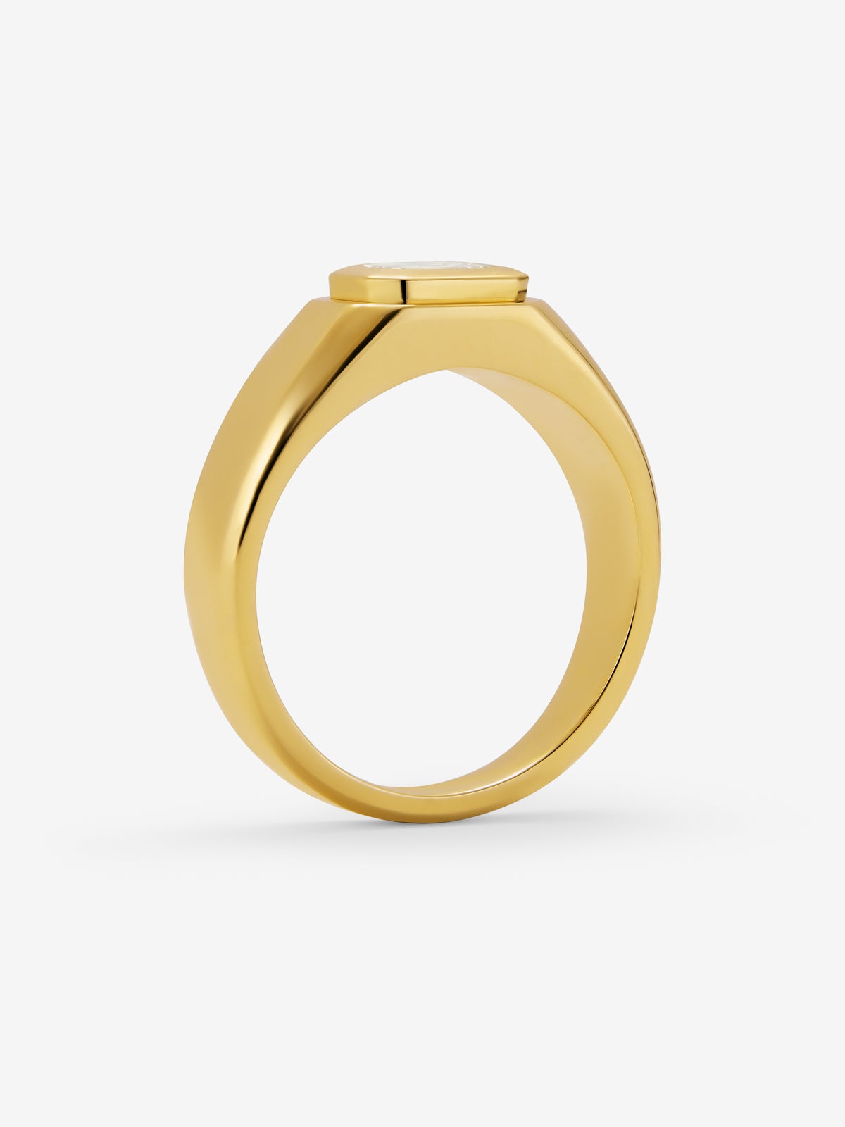 Anillo de oro amarillo de 18K con diamante en talla esmeralda de 1 ct