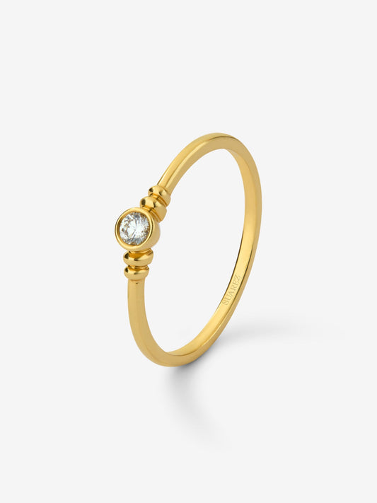 Anillo solitario de oro amarillo de 18K con diamante en talla brillante de 0,07 cts