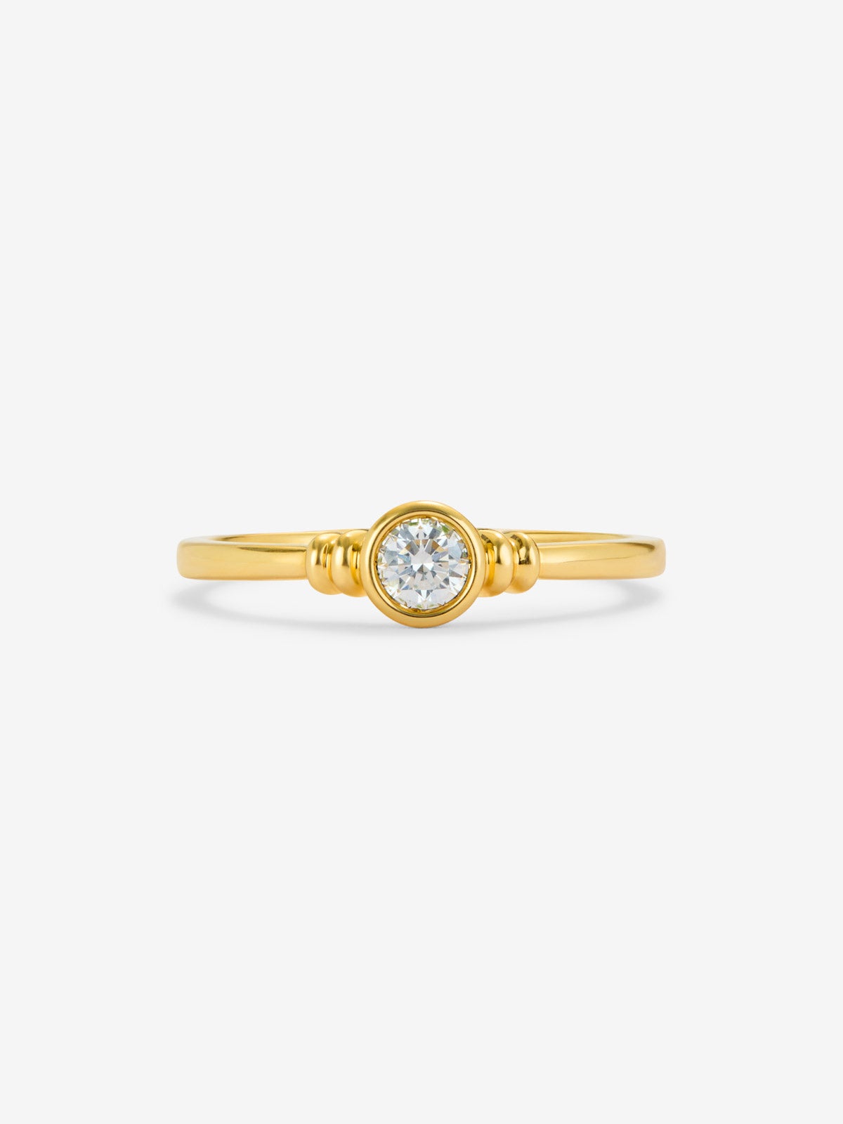 Anillo solitario de oro amarillo de 18K con diamante en talla brillante de 0,17 cts