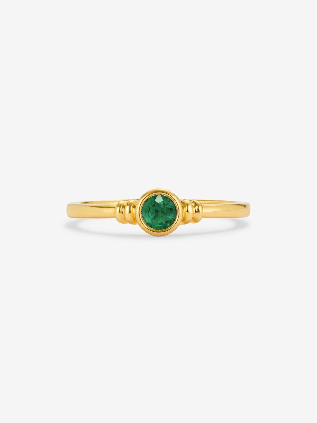 Anillo de oro amarillo de 18K con esmeralda en talla brillante de 0,12 cts