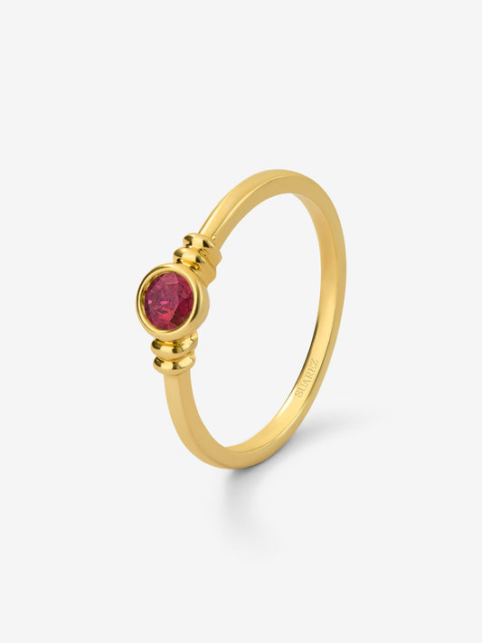 Anillo de oro amarillo de 18K con rubí en talla brillante de 0,12 cts