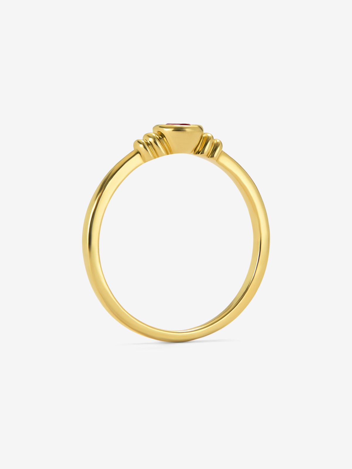Anillo de oro amarillo de 18K con rubí en talla brillante de 0,12 cts