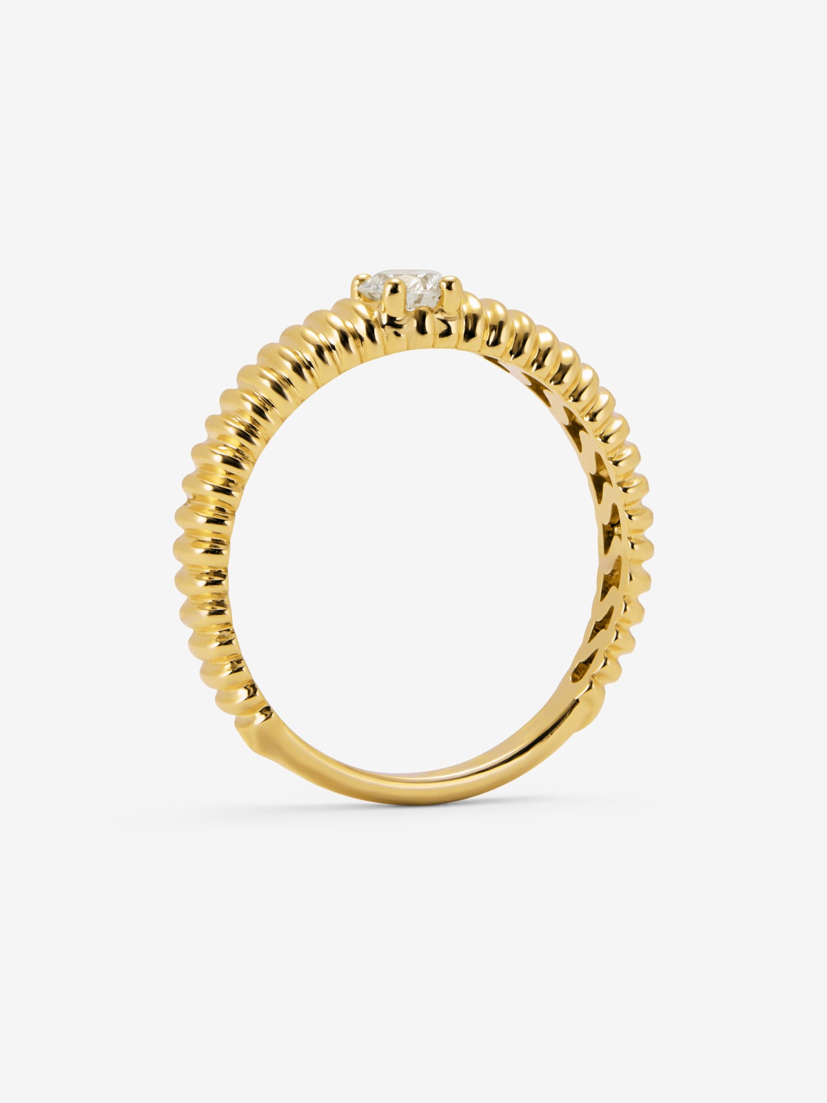 Anillo gallonado de oro amarillo de 18K con diamante en talla brillante de 0,2 cts