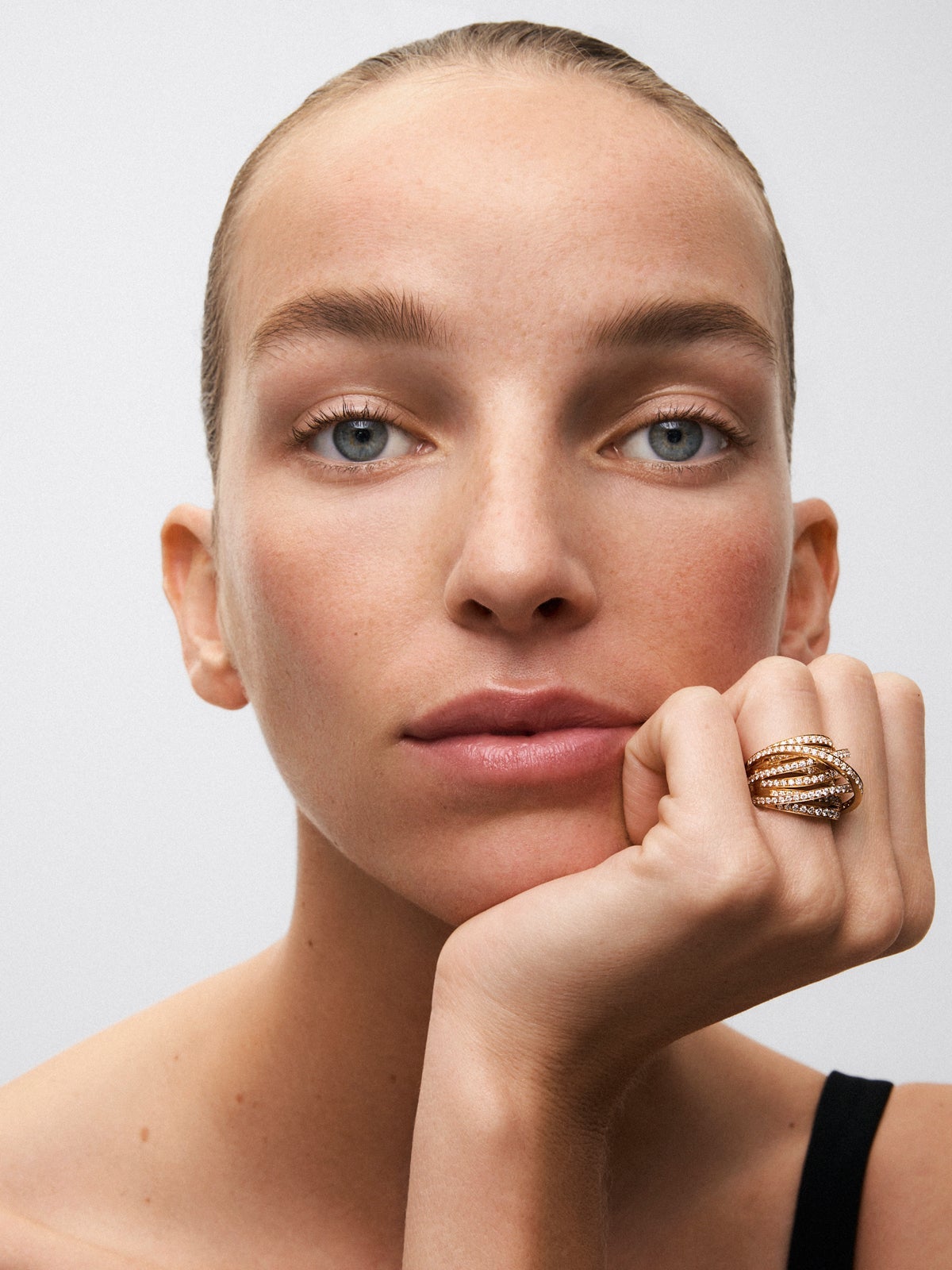 Anillo multibrazo de oro amarillo de 18K con 185 diamantes en talla brillante con un total de 2,62 cts