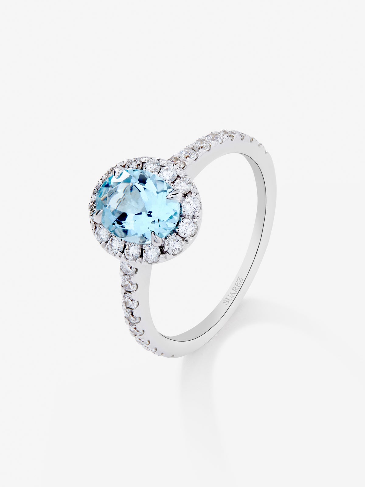 Anillo de oro blanco de 18K con aguamarina y diamantes