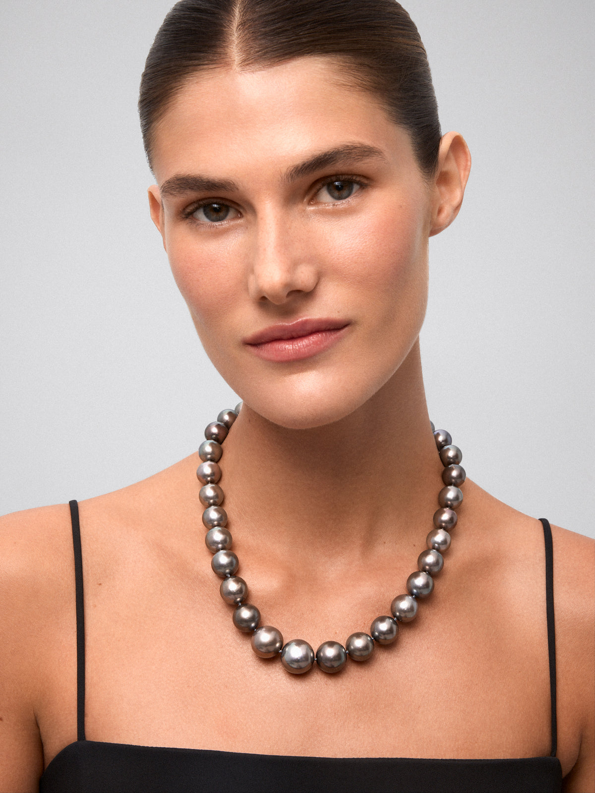 Collar con perla gris tahitiana