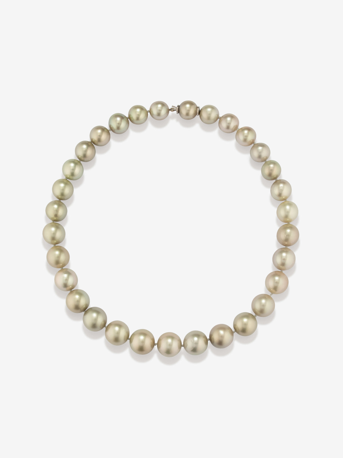 Collar de perlas tahitianas esféricas con cierre de oro blanco de 18K