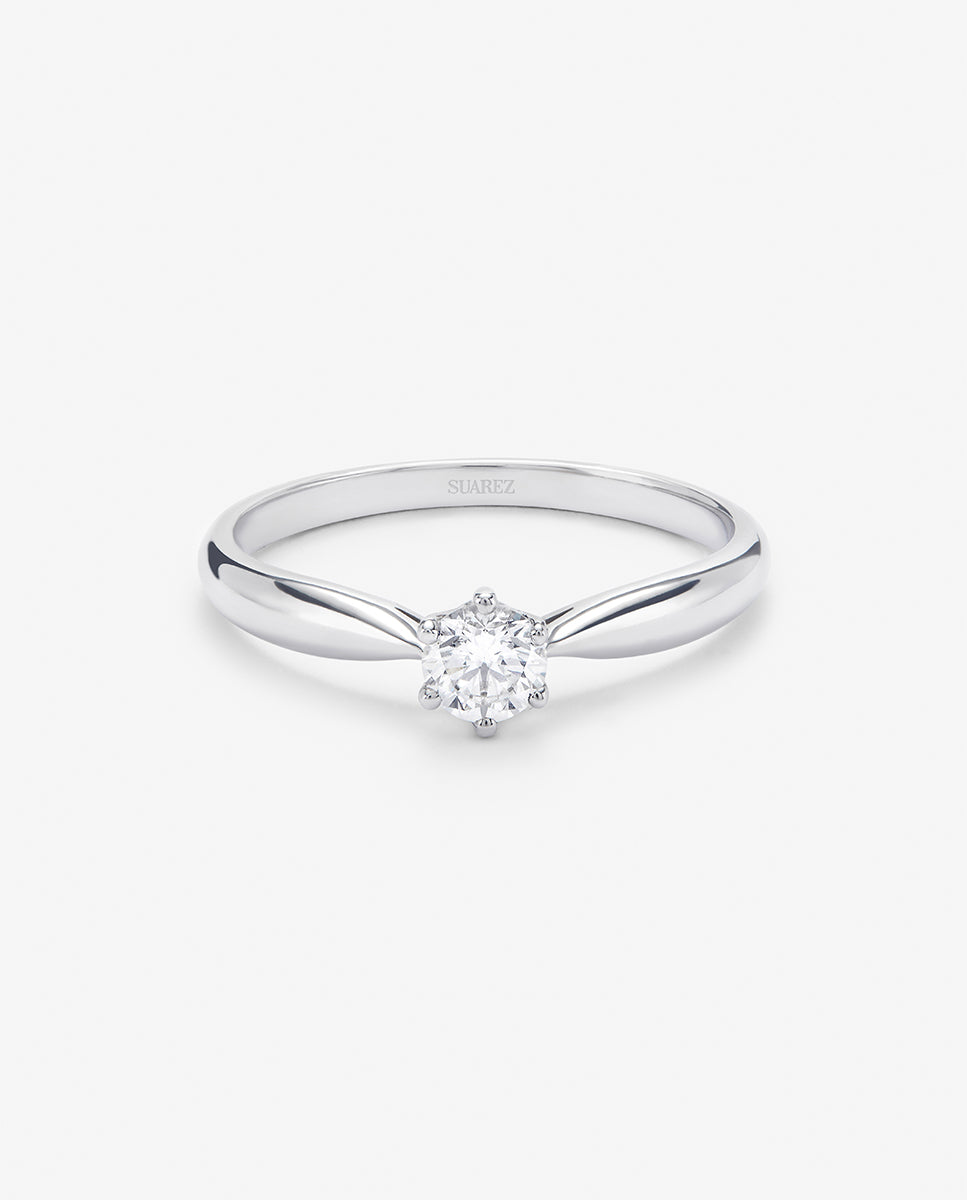 Anillo solitario 3006 de oro blanco de 18K con diamante en talla brillante de 0,42 cts