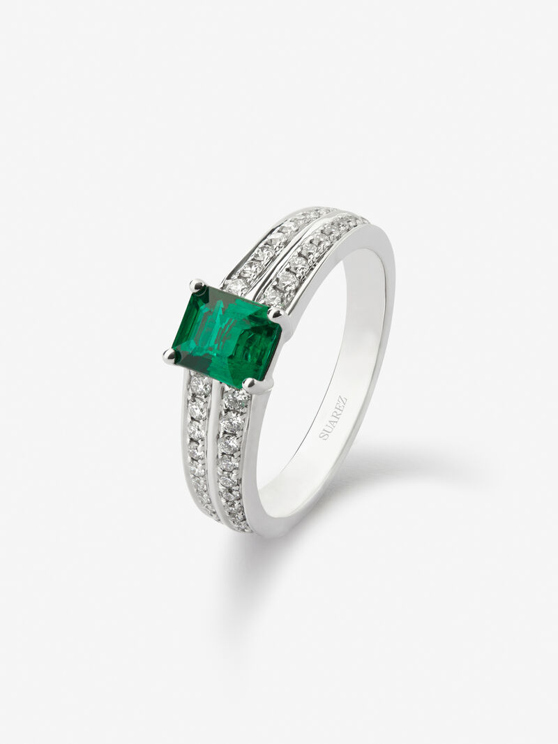18K white gold ring with octagonal cut emerald of 0.79 cts and 40 brilliant cut diamonds with a total of 0.29 cts image number 0