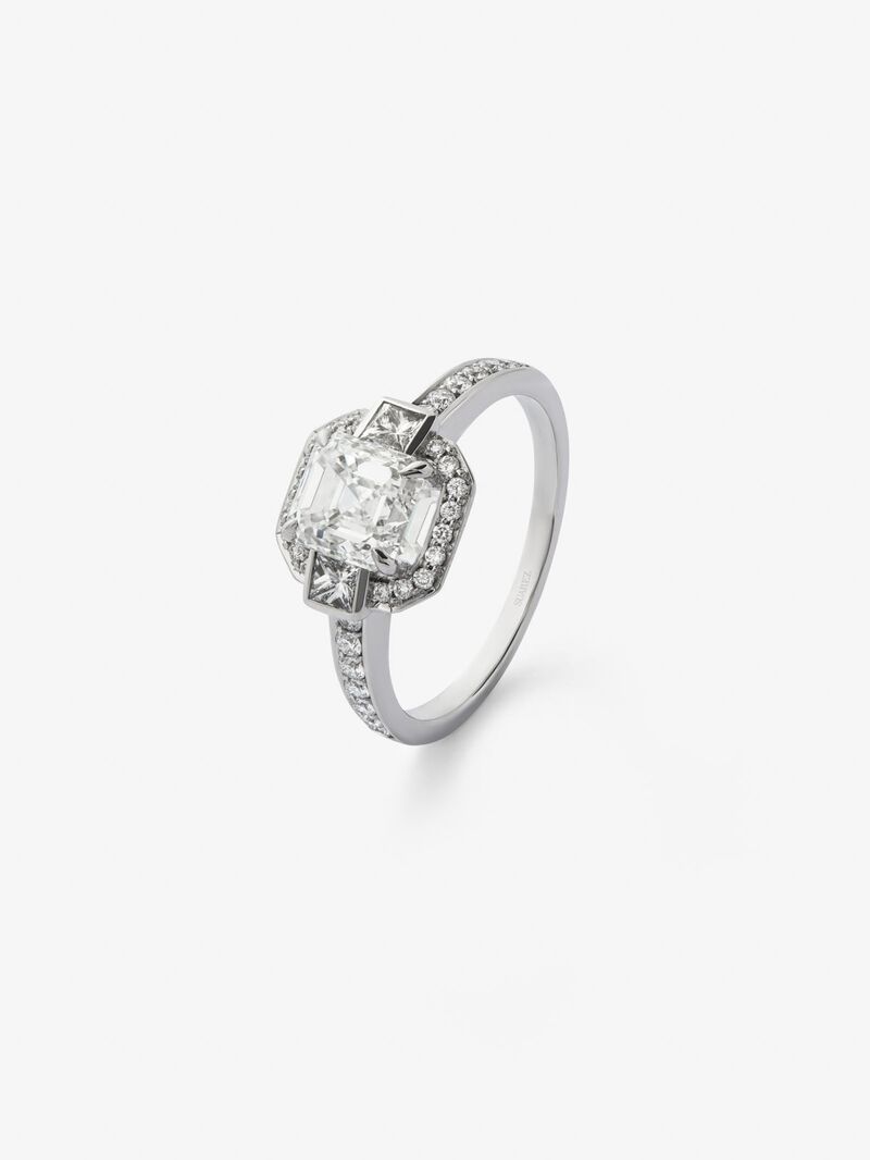 18K white gold ring with central asscher cut diamond of 1.51 cts, and border and arm with 2 princess cut diamonds with a total of 0.18 cts and 32 brilliant cut diamonds with a total of 0.26 cts image number 0