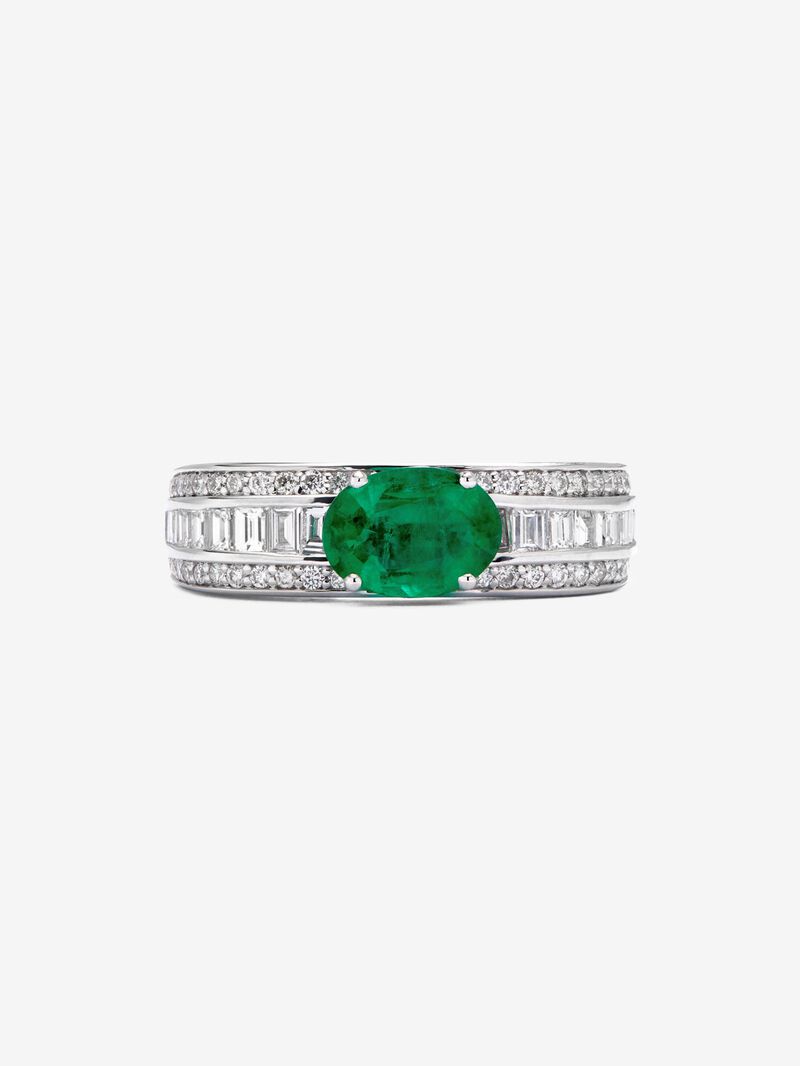 18K white gold ring with oval-cut green emerald of 0.91 cts, 94 brilliant-cut and baguette-cut diamonds with a total of 0.74 cts image number 2