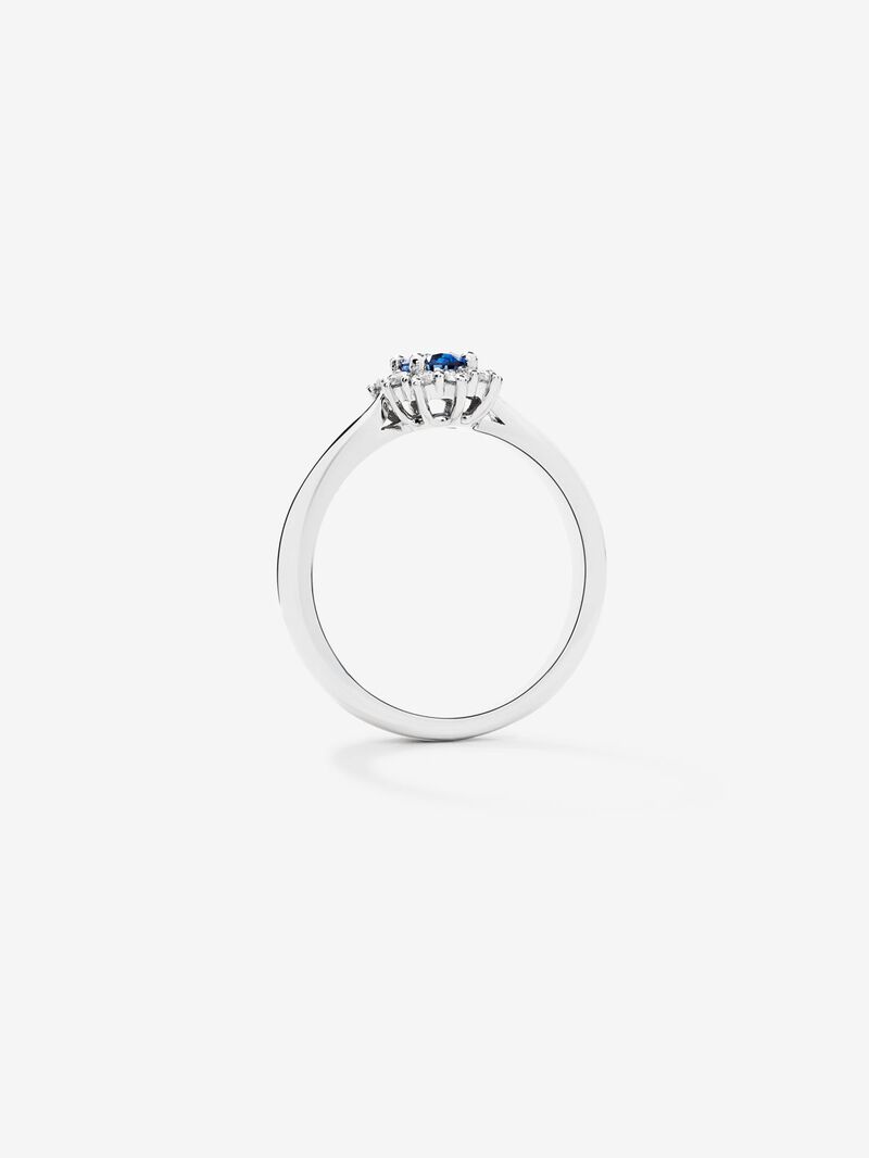 18K white gold ring with oval-cut royal blue sapphire of 0.43 cts and 12 brilliant-cut diamonds with a total of 0.12 cts image number 4