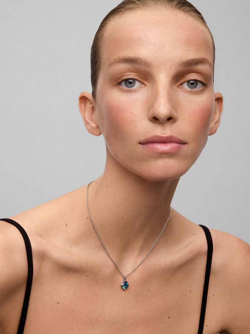 925 silver pendant with cushion-cut London blue topaz image number 3