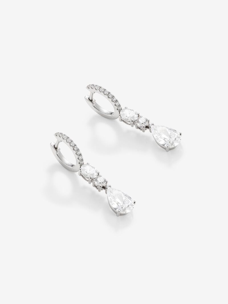 18K white gold earrings with 2 pear-cut diamonds with a total of 3.06 cts and 22 brilliant-cut diamonds with a total of 1.38 cts image number 2