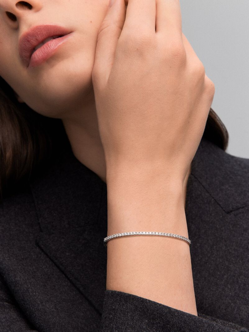 Rigid 18K white gold bracelet with 1.04 ct brilliant-cut white diamonds image number 5