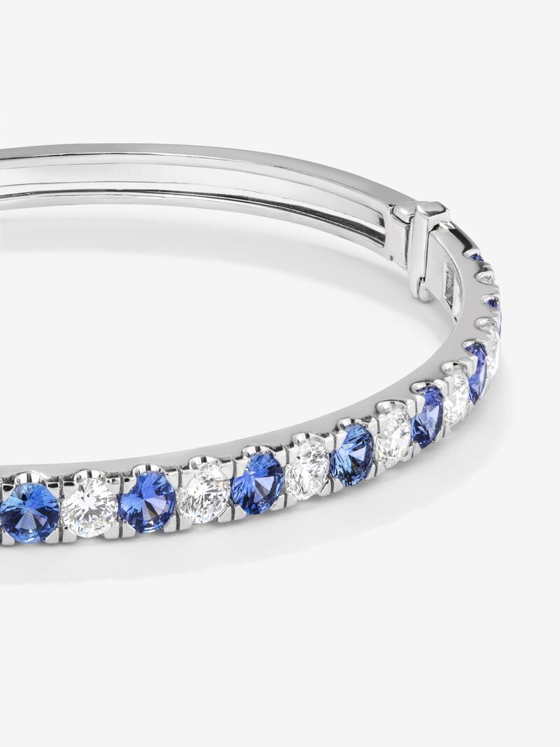 Rigid 18K white gold bracelet with 11 brilliant-cut blue sapphires with a total of 4.9 cts and 11 brilliant-cut diamonds with a total of 1.85 cts image number 2