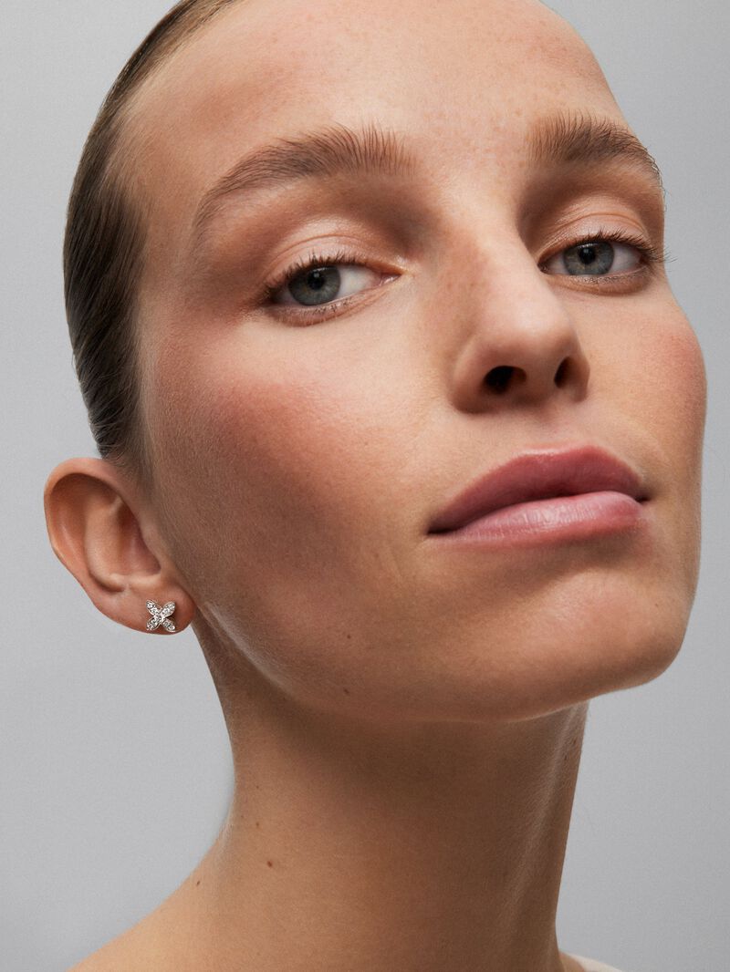 18K white gold earrings with 62 brilliant-cut diamonds with a total of 0.99 cts and 2 8.5 mm Akoya pearls image number 3