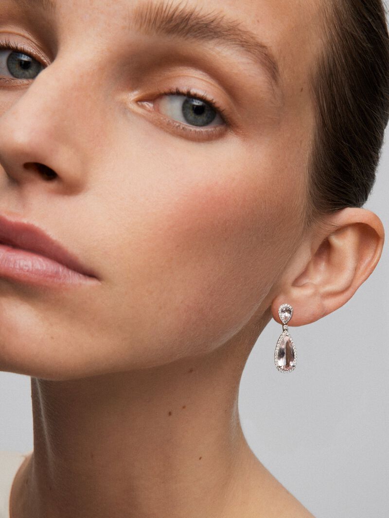 18K white gold earrings with pear-cut morganites of 5.04 cts and brilliant-cut diamonds of 0.5 cts image number 3