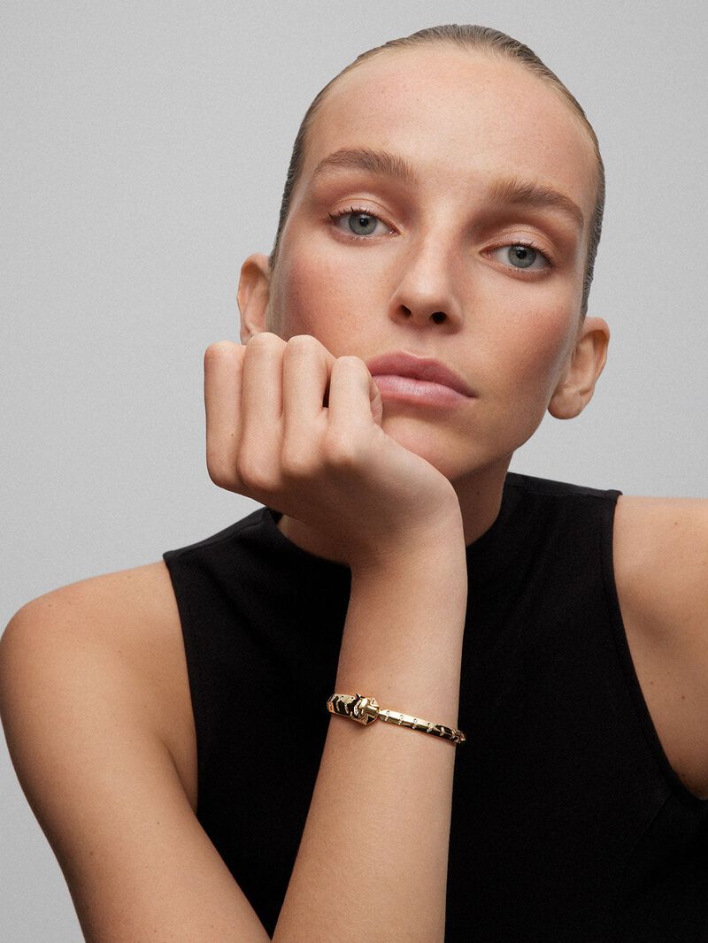 Rigid 18K yellow gold bracelet with 61 brilliant-cut diamonds with a total of 0.23 cts and a tiger shape image number 7