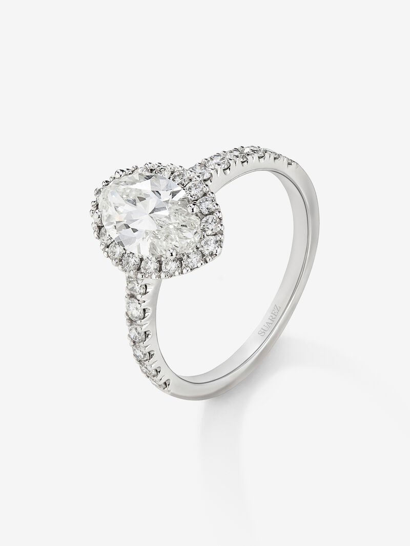 18K white gold ring with marquise cut diamond of 1.52 cts and border and arm of 28 brilliant cut diamonds with a total of 0.53 cts image number 0