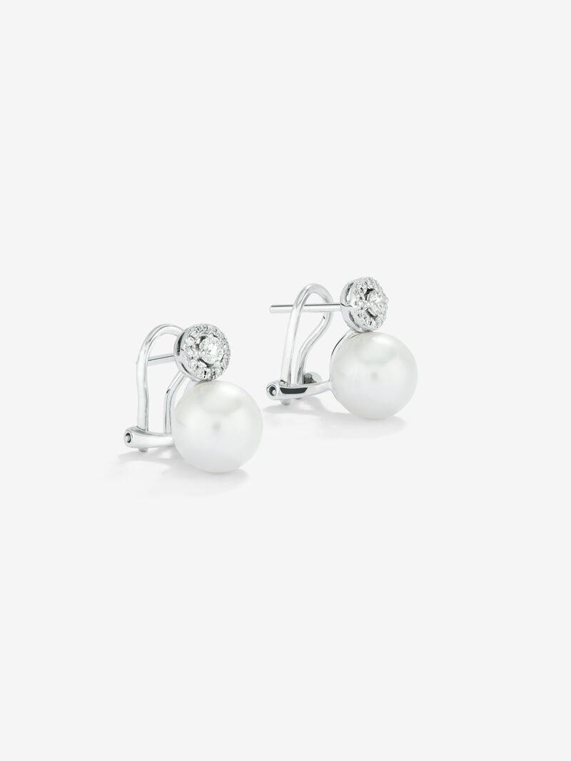 18K white gold hoop earrings with 2 9 mm pearls and 28 brilliant-cut diamonds with a total of 0.24 cts image number 2