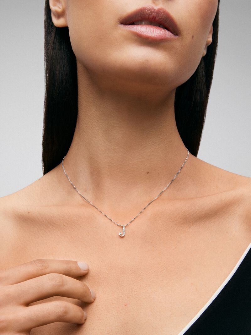 18K white gold pendant with letter J and 7 brilliant-cut diamonds with a total of 0.05 cts image number 4