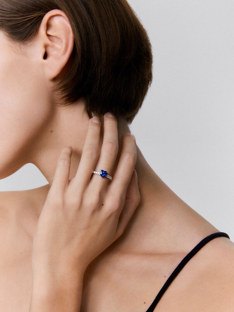 18K White Gold Ring with Blue Sapor image number 0