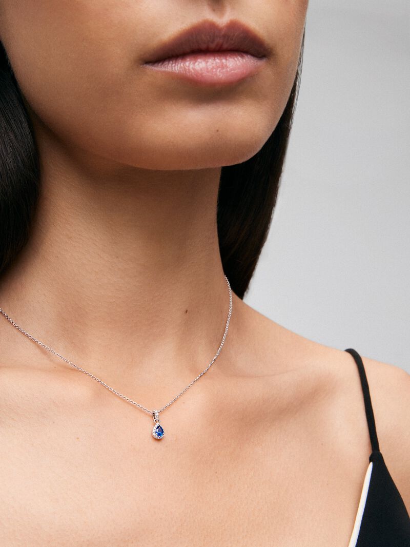 18K white gold pendant with blue zafiro in 0.4 cts and white diamonds in bright 0.08 cts image number 3