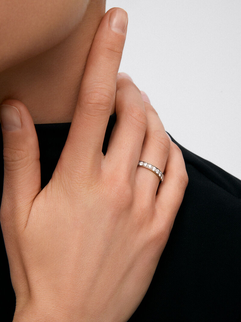 Entire 18K white gold ring with 25 brilliant-cut diamonds with a total of 1.37 cts image number 5