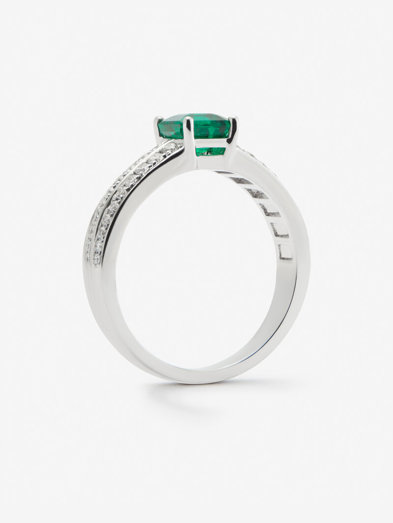 18K white gold ring with octagonal cut emerald of 0.79 cts and 40 brilliant cut diamonds with a total of 0.29 cts image number 4