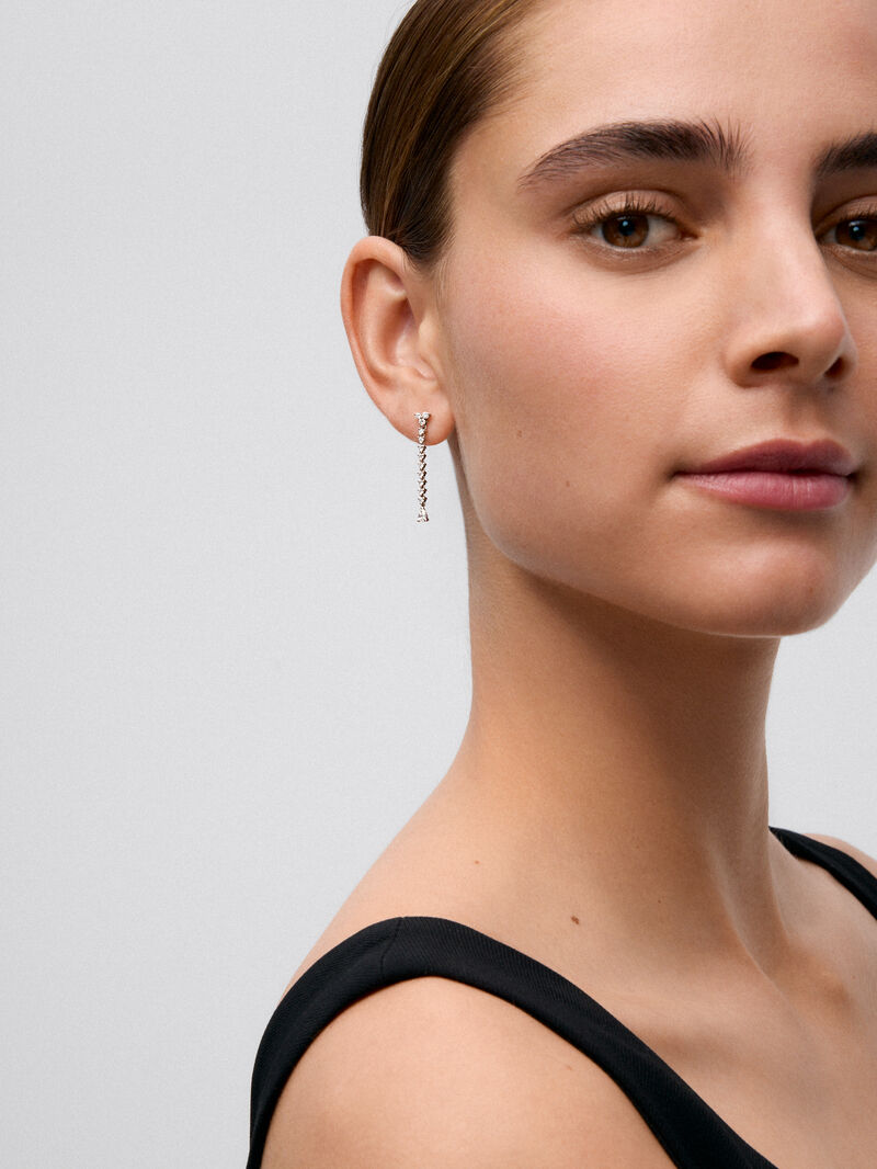 18K white gold earrings with 2 pear-cut diamonds with a total of 0.21 cts and 18 brilliant-cut diamonds with a total of 0.34 cts image number 3