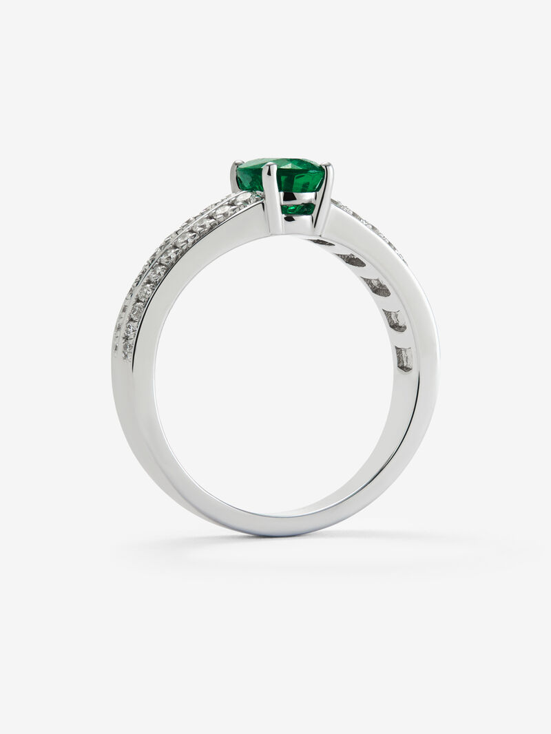 18K white gold ring with oval-cut emerald of 0.74 cts and 40 brilliant-cut diamonds with a total of 0.19 cts image number 2