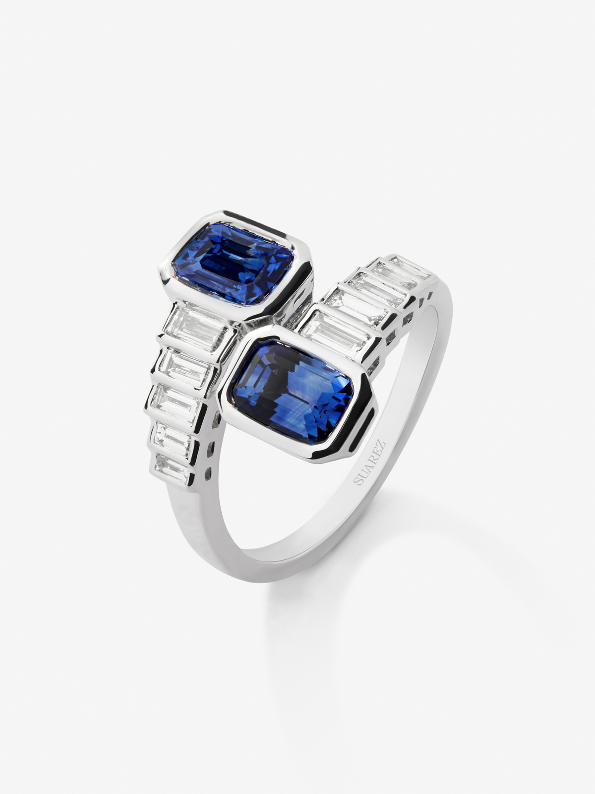 You and I 18k White Gold Ring with Blue and Blue Lofiros live in octagonal 2,2 cts and white diamonds in 0.52 cts baggos